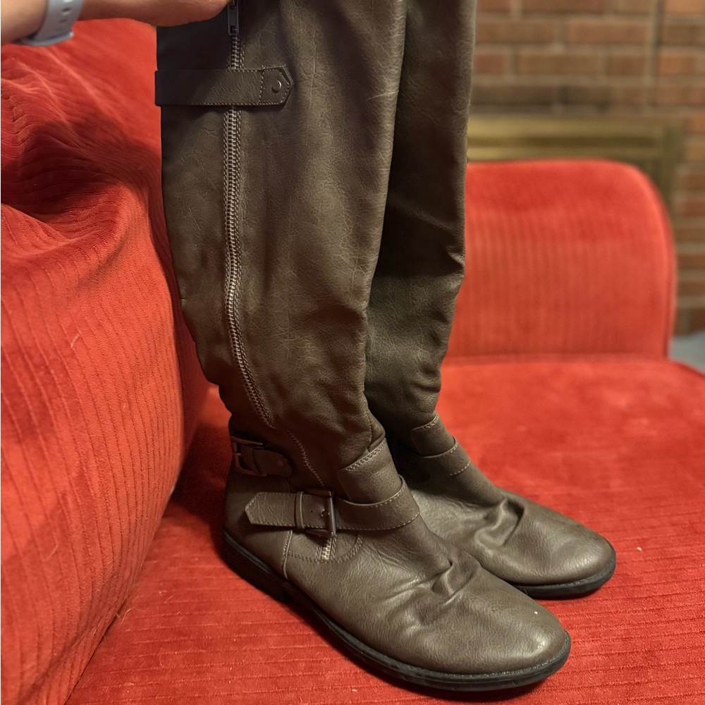 Gray tall boots, Size 8.5